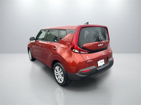 Certified 2022 Kia Soul LX image 5
