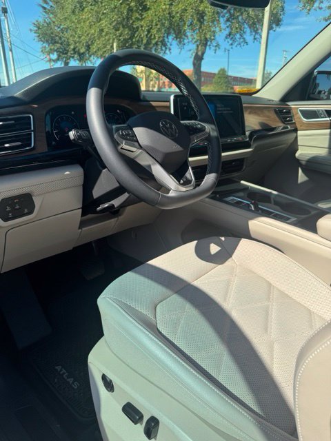 Used 2024 Volkswagen Atlas SE FWD image 14