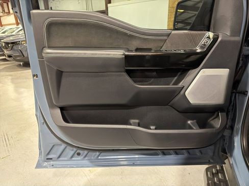 Used 2023 Ford F150 Lightning Platinum image 31