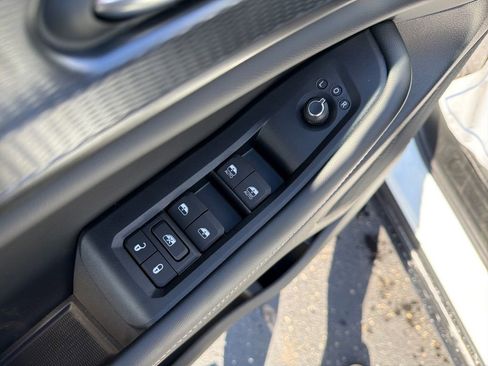 New 2025 Jeep Grand Cherokee L Altitude image 11