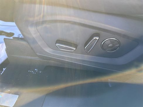 Used 2020 Ford Explorer Platinum w/ Premium Technology Package image 33