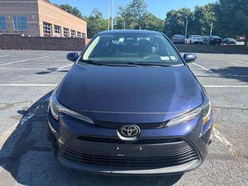 Used 2023 Toyota Corolla LE FWD image 2