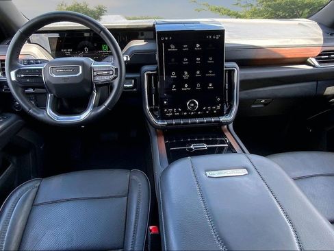 Used 2025 GMC Yukon Denali AWD/4WD image 7