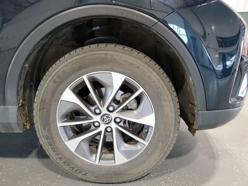 Used 2018 Toyota RAV4 XLE AWD/4WD image 16