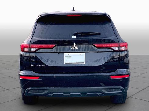 Used 2023 Mitsubishi Outlander ES FWD image 8