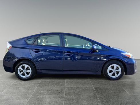 Used 2015 Toyota Prius Four image 8