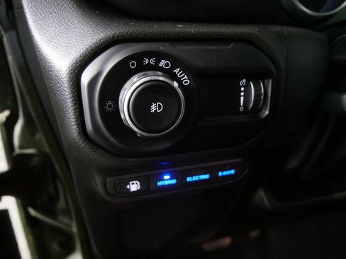 Used 2023 Jeep Wrangler Unlimited Sahara AWD/4WD image 17