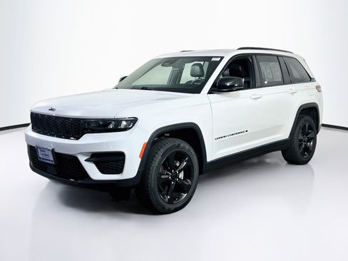 Used 2023 Jeep Grand Cherokee Altitude AWD/4WD image 1