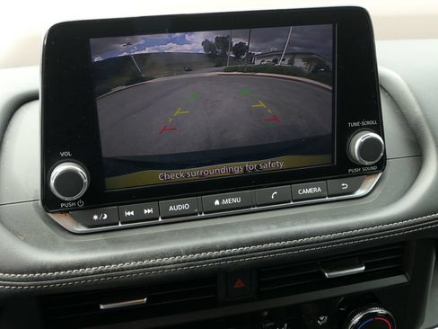 Used 2023 Nissan Rogue S FWD image 18
