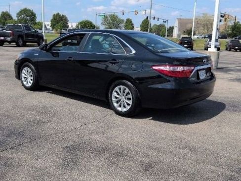 Used 2016 Toyota Camry LE FWD image 3