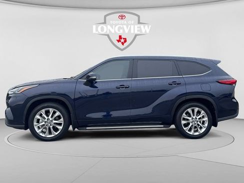 Used 2023 Toyota Highlander Limited FWD image 2