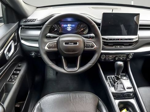 Used 2023 Jeep Compass Limited image 12