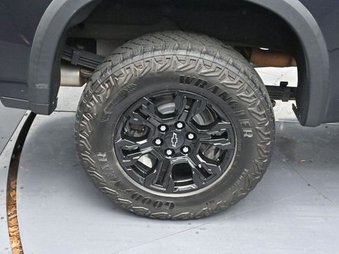 Used 2022 Chevrolet Silverado 1500 ZR2 w/ Technology Package image 35