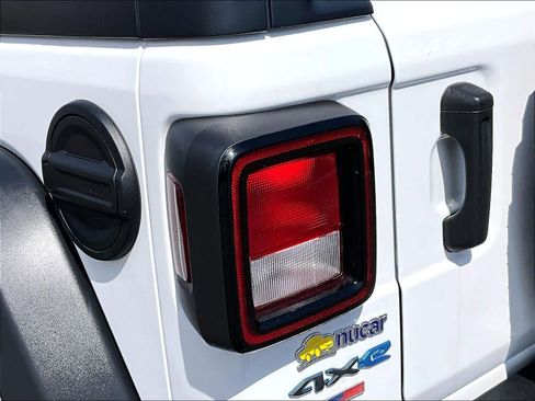 Used 2023 Jeep Wrangler Unlimited image 34