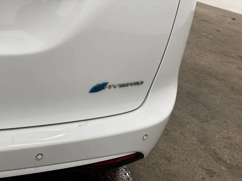 Used 2024 Chrysler Pacifica Select image 11