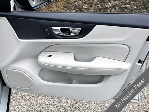 Used 2022 Volvo S60 B5 Momentum w/ Climate Package FWD image 22