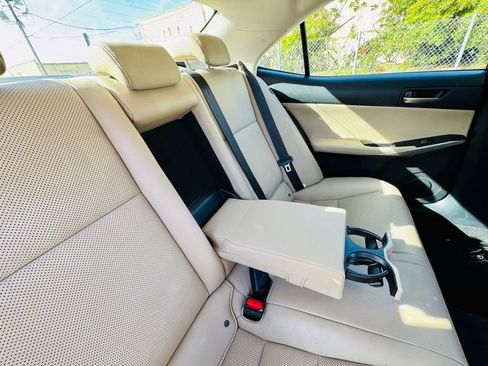 Used 2018 Lexus IS 300 image 16