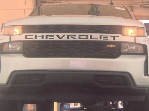 Used 2022 Chevrolet Silverado 1500 Custom AWD/4WD image 6