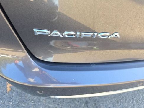 Used 2023 Chrysler Pacifica Touring-L FWD image 26