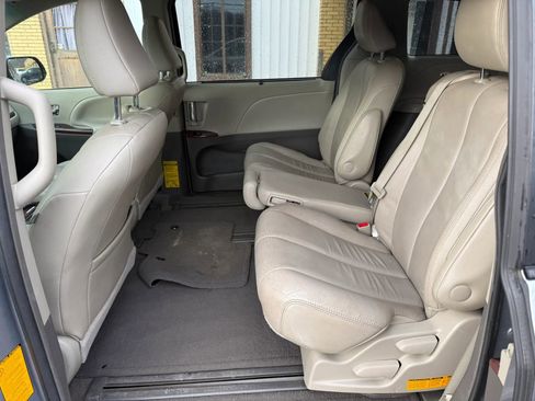 Used 2013 Toyota Sienna XLE w/ Entertainment Pkg FWD image 14