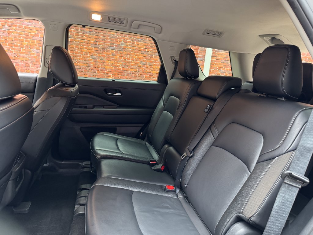 Used 2024 Nissan Pathfinder SL AWD/4WD image 26