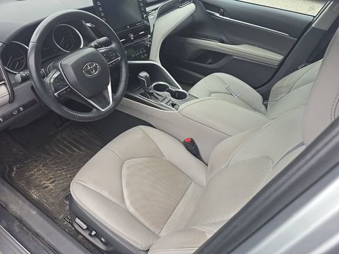 Used 2022 Toyota Camry XLE w/ Navigation Upgrade Package FWD image 12