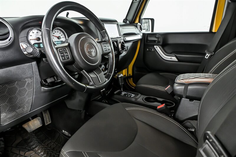 Used 2014 Jeep Wrangler Unlimited Sahara w/ Dual Top Group AWD/4WD image 13