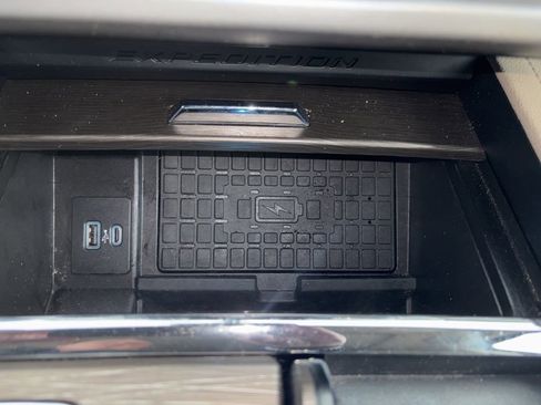 Used 2024 Ford Expedition Limited image 35