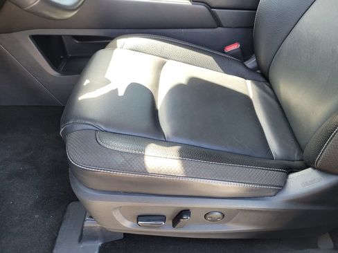 Used 2025 Nissan Pathfinder SL w/ SL Premium Package FWD image 18