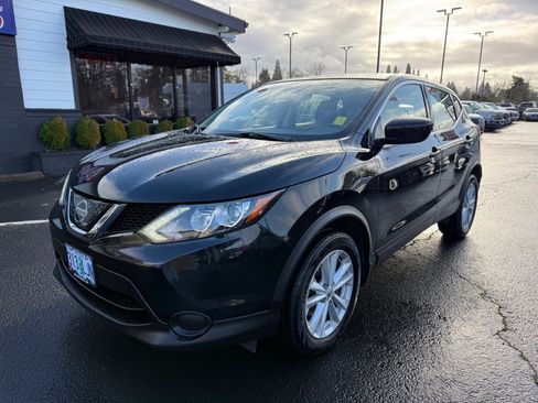 Used 2018 Nissan Rogue Sport S w/ S Appearance Package image 2