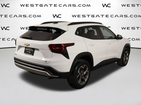 Used 2025 Chevrolet Trax LT FWD image 44