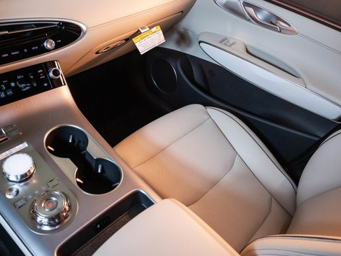 Used 2026 Genesis GV70 2.5T Advanced image 25