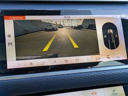 Used 2018 Land Rover Range Rover Velar R-Dynamic SE image 14