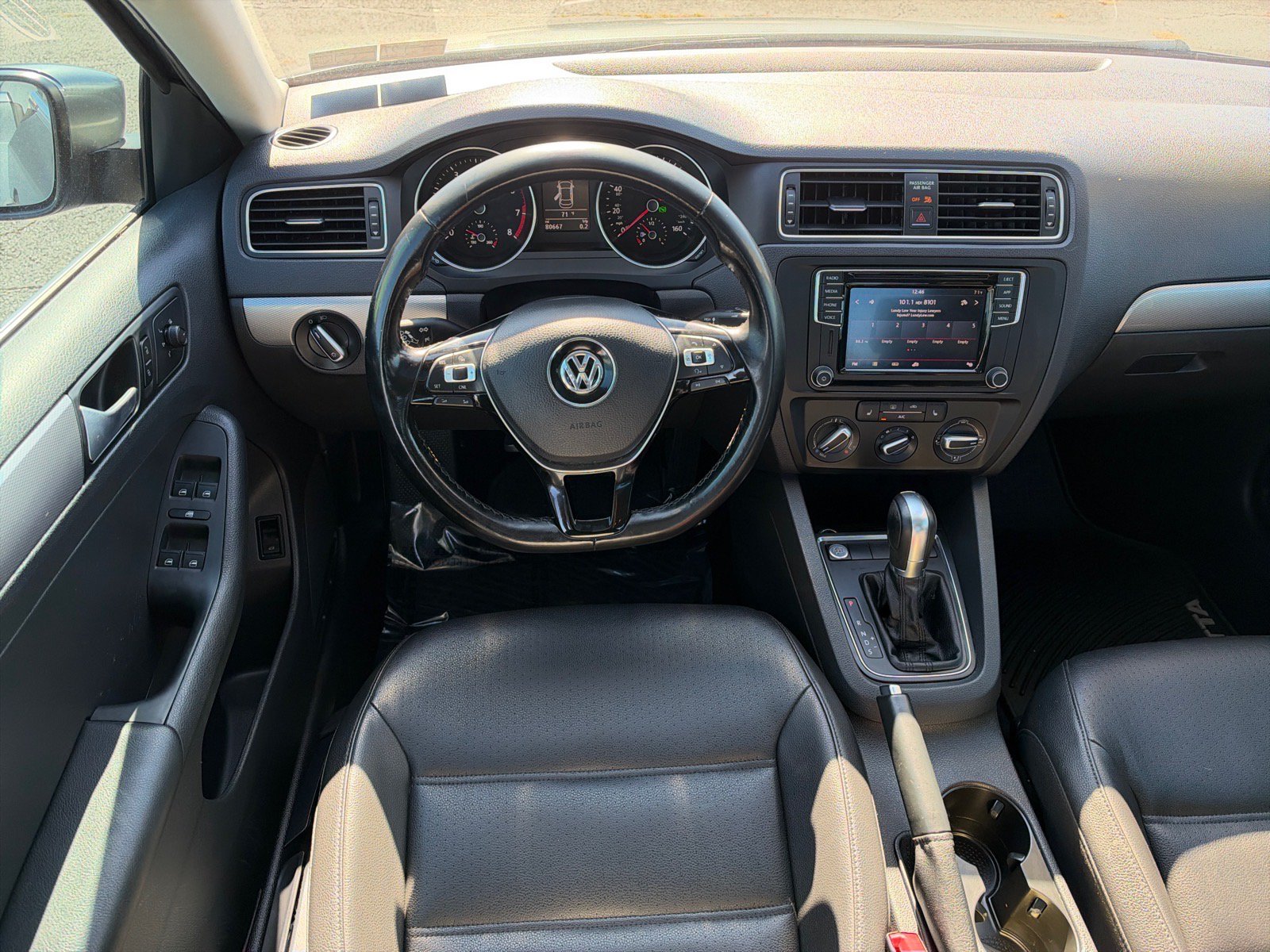 Used 2018 Volkswagen Jetta SE FWD image 2
