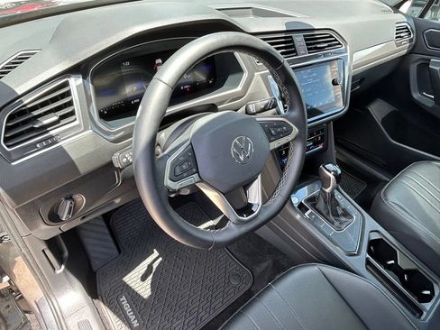 Used 2024 Volkswagen Tiguan SE FWD image 17