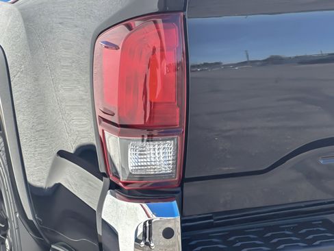 Used 2022 Toyota Tacoma SR5 image 25