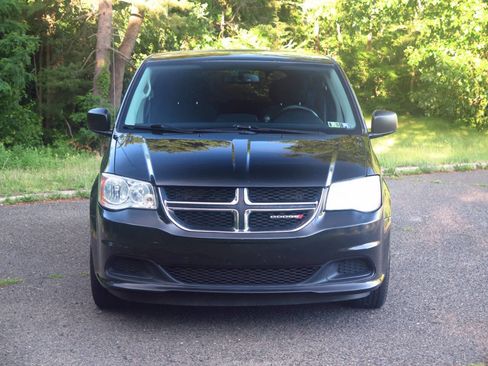 Used 2015 Dodge Grand Caravan American Value Package w/ UConnect Hands-Free Group FWD image 25