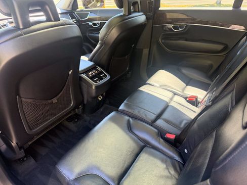 Used 2016 Volvo XC90 T6 Momentum w/ Momentum Plus Package AWD/4WD image 18