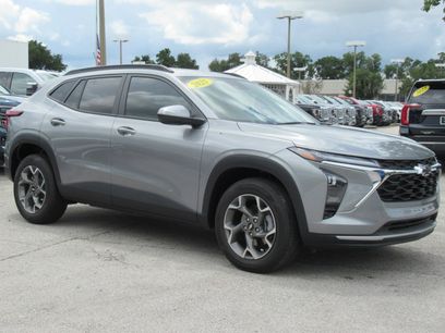 Used 2025 Chevrolet Trax LT w/ Sunroof Package