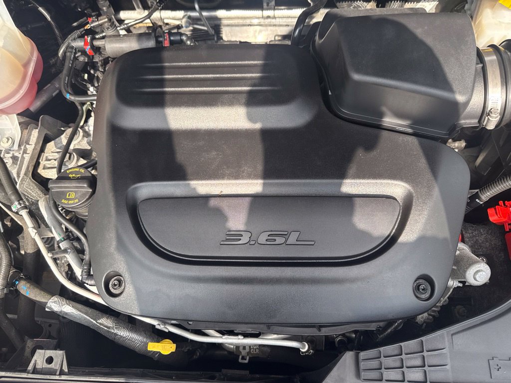 Used 2025 Chrysler Pacifica Limited FWD image 58