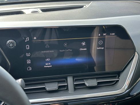 Used 2025 Chevrolet Trax ACTIV w/ Sunroof Package image 28