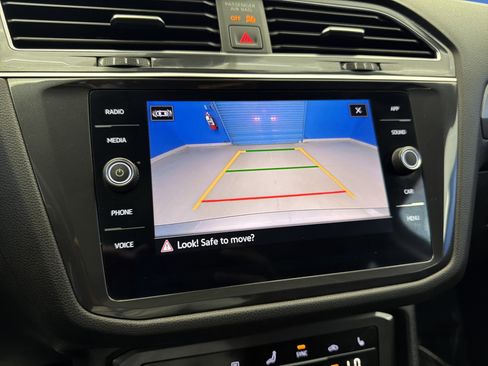 Used 2023 Volkswagen Tiguan SE w/ Panoramic Sunroof Package FWD image 20