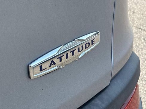 Used 2014 Jeep Cherokee Latitude w/ Comfort/Convenience Group AWD/4WD image 11