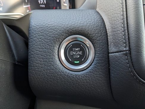 Used 2024 GMC Yukon Denali image 29