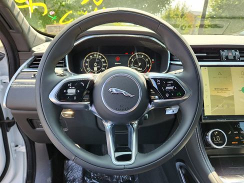 Used 2024 Jaguar F-PACE R-Dynamic S image 13