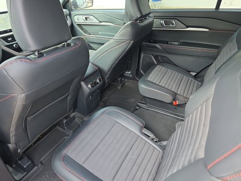 Used 2025 Ford Explorer ST-Line image 9