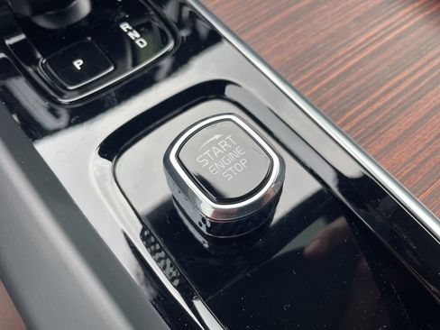 Certified 2023 Volvo XC60 B5 Plus w/ Climate Package image 33