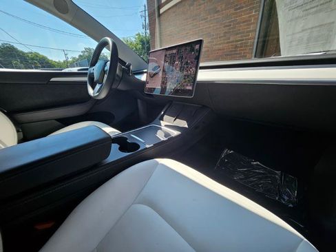 Used 2023 Tesla Model Y Long Range AWD/4WD image 57