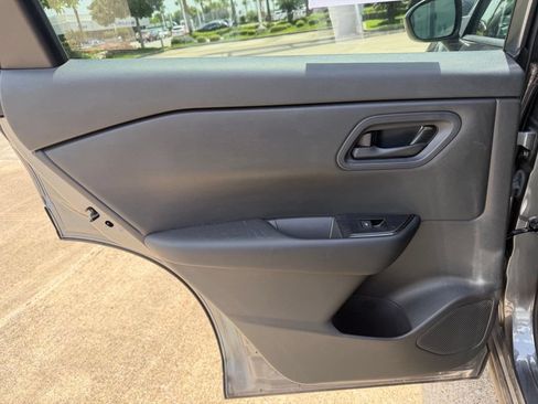 Used 2024 Nissan Rogue S FWD image 12