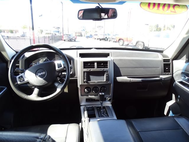 Used 2010 Jeep Liberty Limited w/ Tire & Wheel Group AWD/4WD image 9